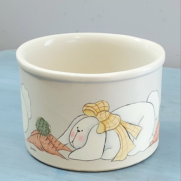 Roseville | Accents | Vintage Roseville Pottery Handpainted Rabbit ...